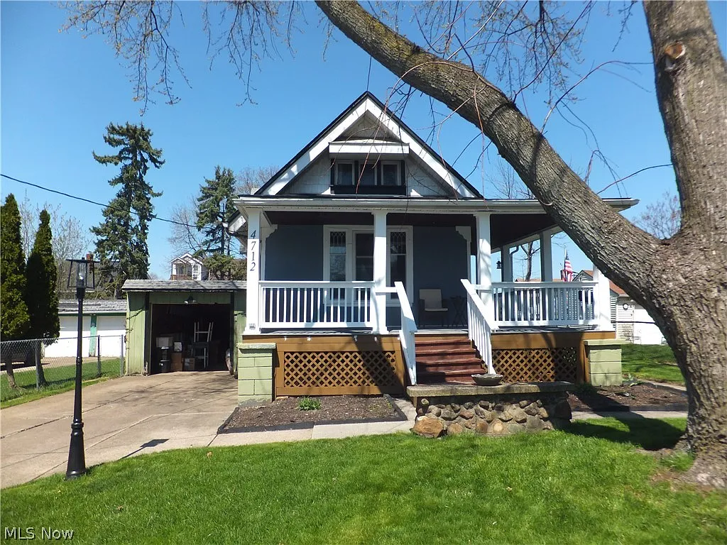 A Bungalow That Doesn’t Feel Generic