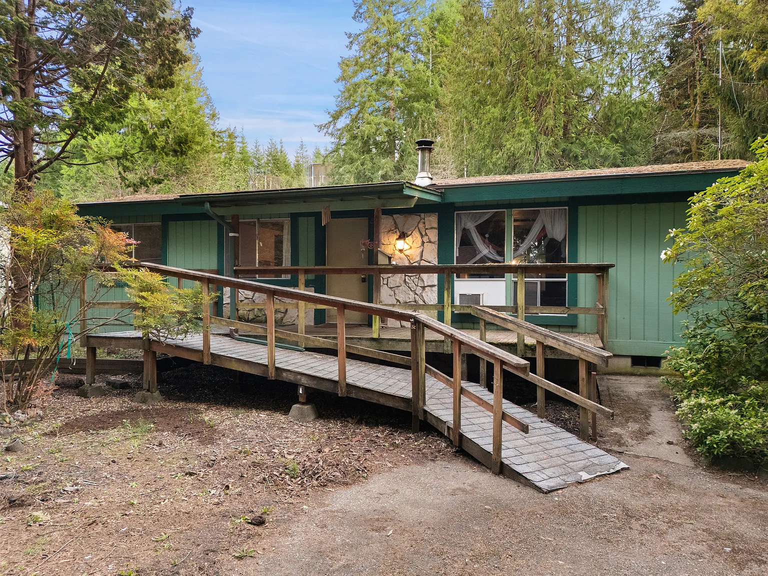 Fixer Opportunity in Gated Fawn Lake – Unlock the Potential