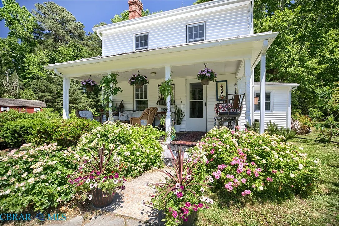 Embrace Serenity: A Charming Virginia Farmhouse on 3.5 Acres