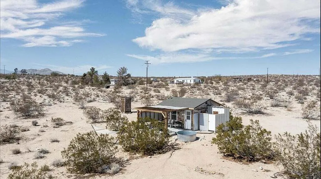 Your Desert Dream Awaits: A Tiny Mid-Century Retreat in Joshua Tree