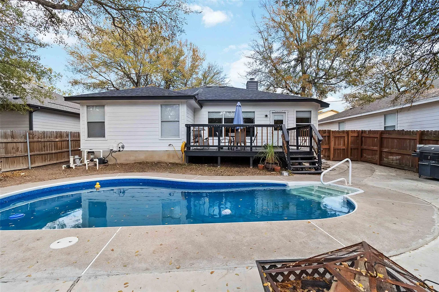 Your Private Oasis Awaits: Poolside Living Near Austin’s Pulse