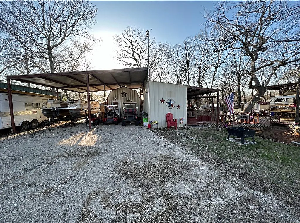 Lake Fork Living: Your Expansive Lakeside Retreat Awaits