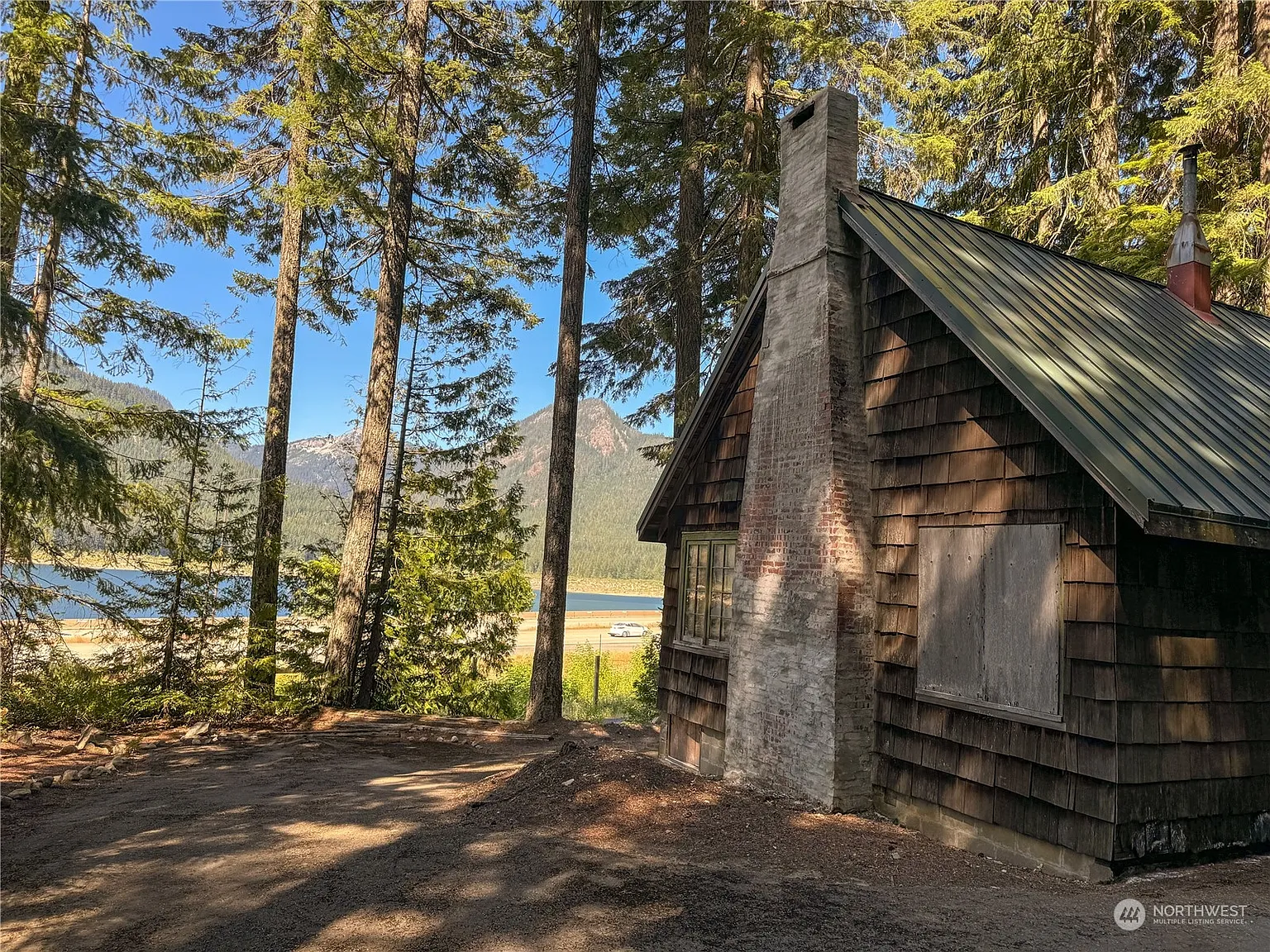 Rustic Lakeside Cabin Retreat Near Keechelus Lake