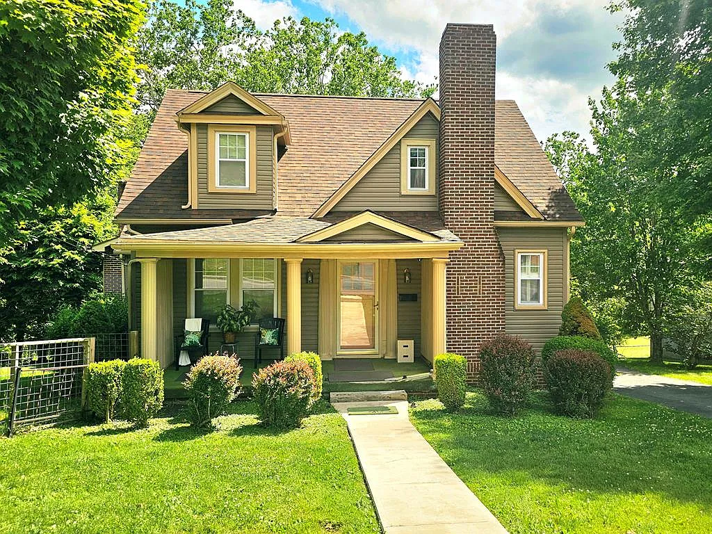 Clinch River Classic: A Cape Cod Gem with Timeless Appeal and Endless Potential