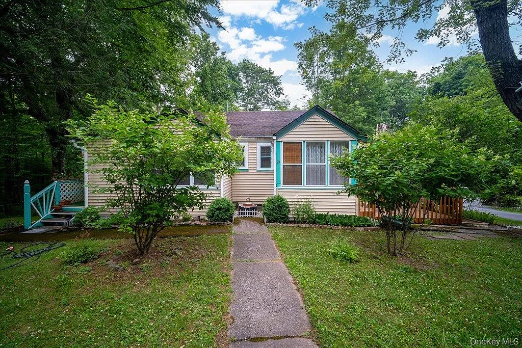 Dual-Unit Catskills Bungalow with Community Pool