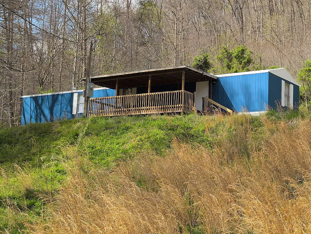 Your Turnkey Mountain Retreat: 38 Acres of West Virginia Wilderness Awaits!