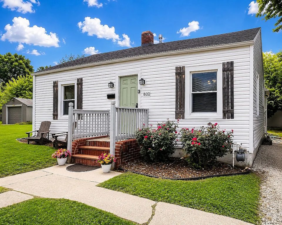 Parkside Perfection: Modern Charm Meets Expansive Outdoor Living in Independence