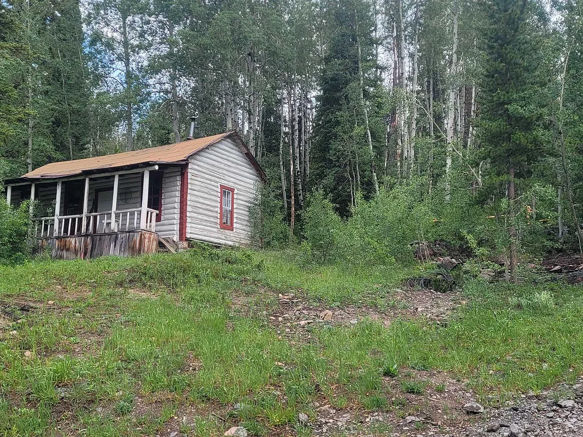 This $150K Laramie Cabin Has Stayed in One Family for Over a Century