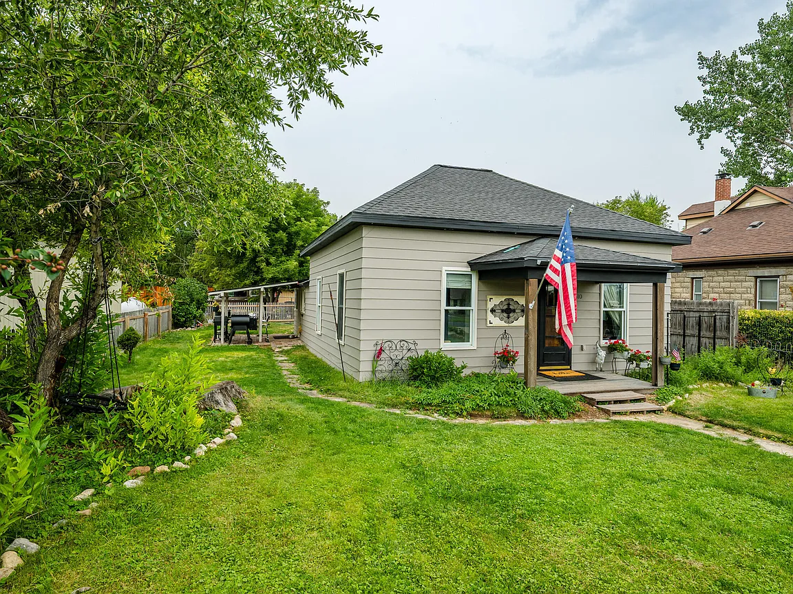 This $289K Dayton Home Packs Surprising Features Into 910 Square Feet