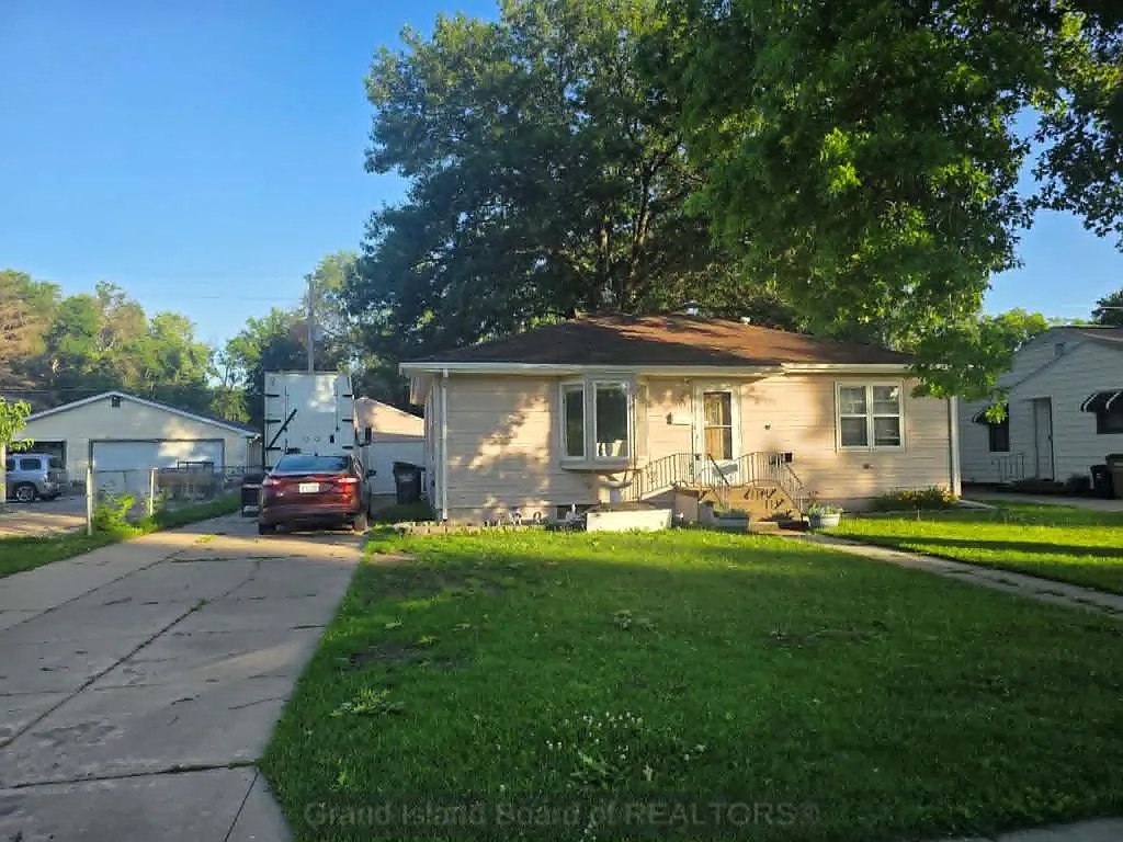 Unlocking Versatility: A Grand Island Ranch with Room to Grow