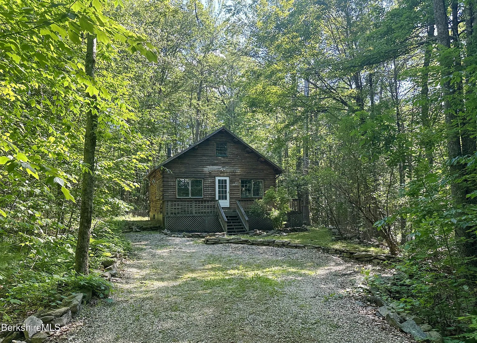 A Berkshire Log Cabin Dream: Your Woodland Retreat in Leisure Lee