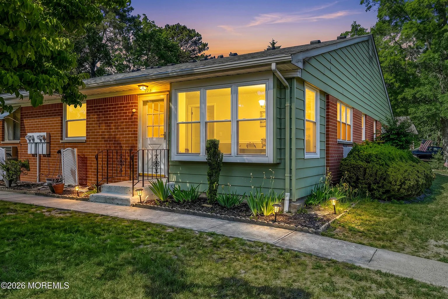A Pristine Retreat in Crestwood Village 4: Effortless Living Awaits
