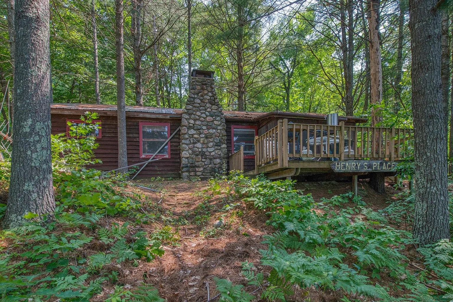 Henry’s Place: Your Classic Northwoods Lakeside Cabin Retreat