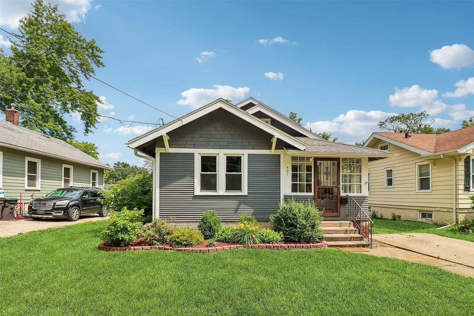 Southside Charm Awaits: Your Picture-Perfect Des Moines Home