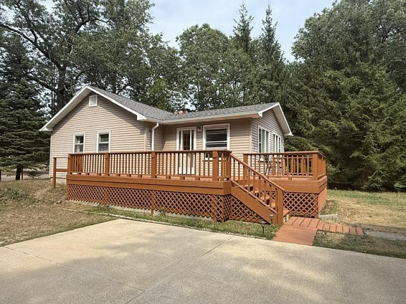 This $265K Caseville Home Comes With Three Lots and Beach Access
